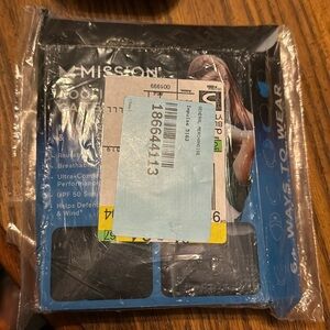 Brand new Mission cooling gaiter black, youth